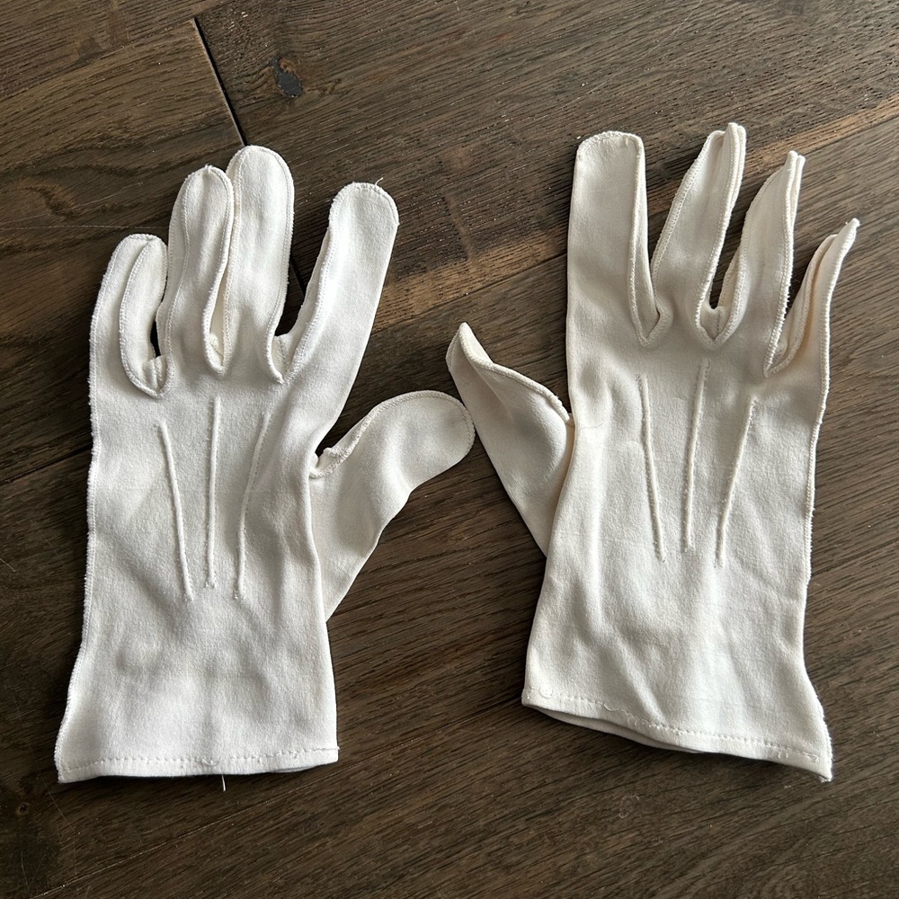 Vintage Gloves🧊